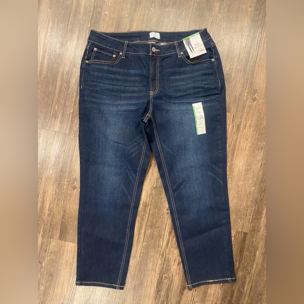 Time & Tru NWT Mid Rise Straight Jeans 16 16S Short New